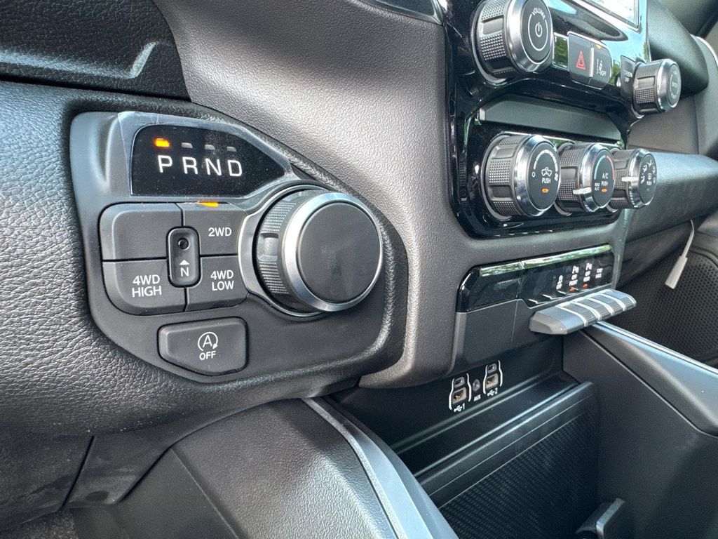 صورة مصغرة 26 لـ 2026 RAM 1500 EXPRESS