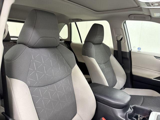 صورة مصغرة 19 لـ 2025 Toyota RAV4 XLE