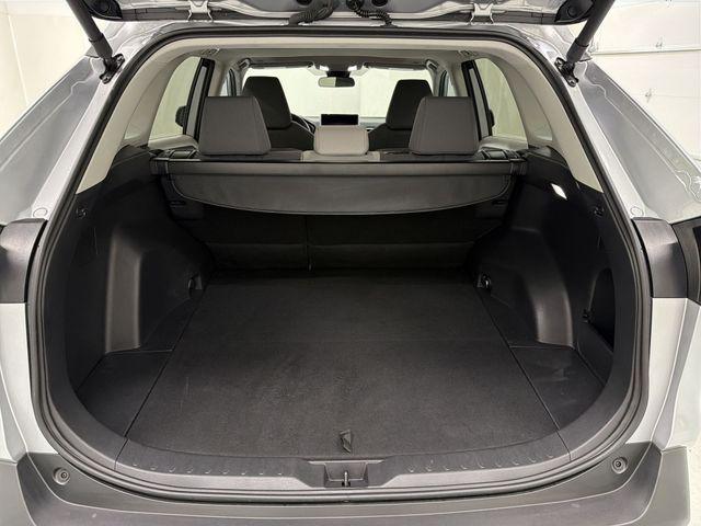 صورة مصغرة 15 لـ 2025 Toyota RAV4 XLE
