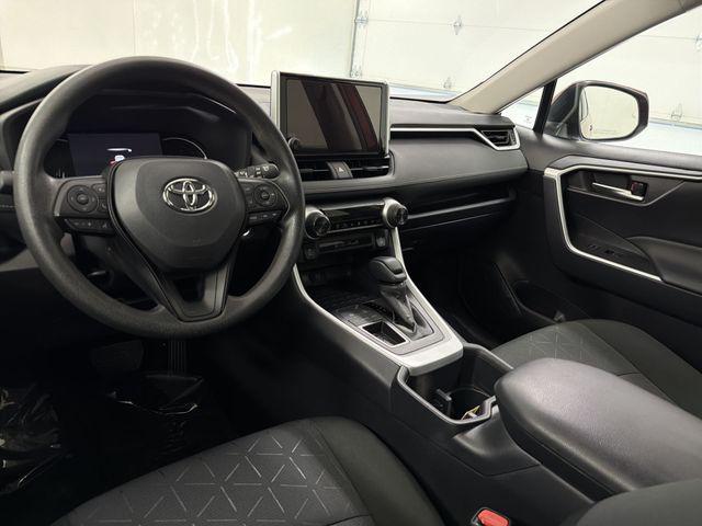 2025 Toyota RAV4 XLE — миниатюра 17
