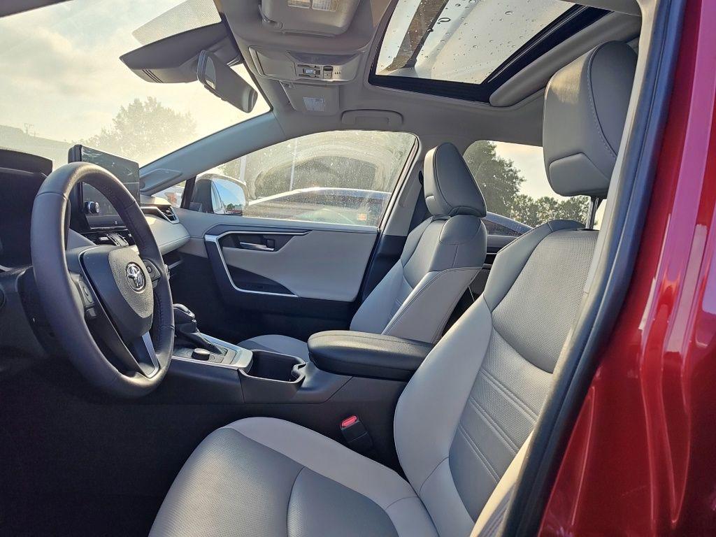 صورة 7 لـ 2023 Toyota RAV4 LIMITED