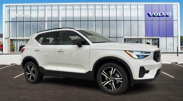 New 2026 Volvo XC40 B5 Core Dark Theme