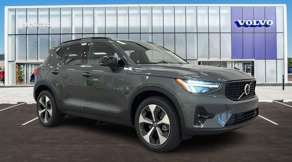 New 2026 Volvo XC40 Plus, B5 AWD Gas (mild hybrid), Dark