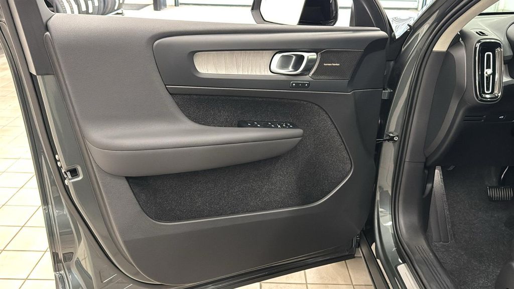 2026 Volvo XC40 PLUS, B5 AWD GAS (MILD HYBRID), DARK — миниатюра 21