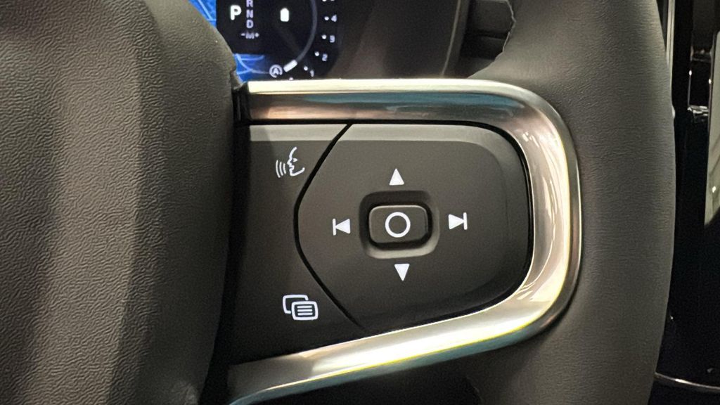 2026 Volvo XC40 PLUS, B5 AWD GAS (MILD HYBRID), DARK — миниатюра 14