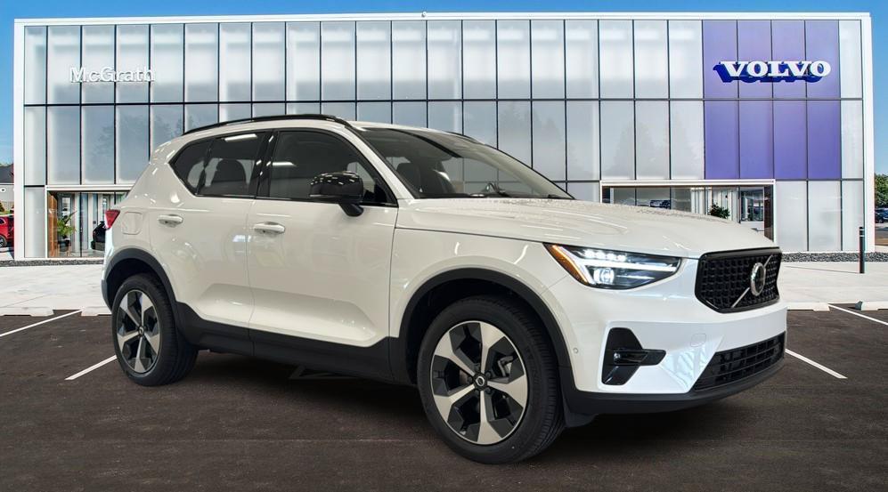 New 2026 Volvo XC40 Plus, B5 AWD Gas (mild hybrid), Dark