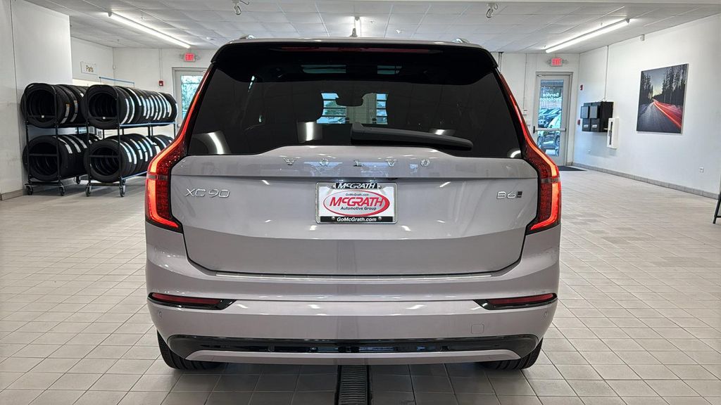 صورة 6 لـ 2027 Volvo XC90 ULTRA DARK THEME