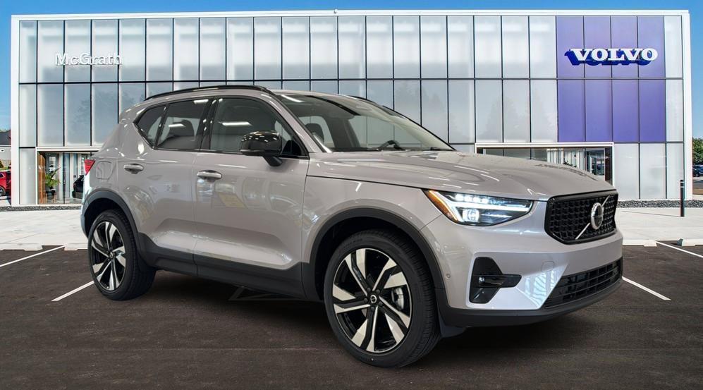 New 2026 Volvo XC40 Plus, B5 AWD Gas (mild hybrid), Dark