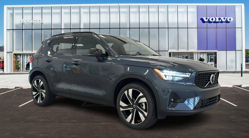 New 2026 Volvo XC40 Plus, B5 AWD Gas (mild hybrid), Dark