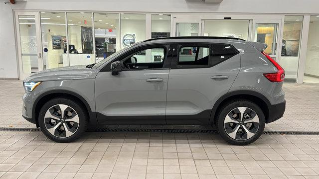 2026 Volvo XC40 B5 PLUS — фото 8