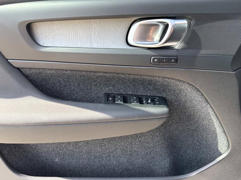 2026 Volvo XC40 B5 PLUS 照片 16