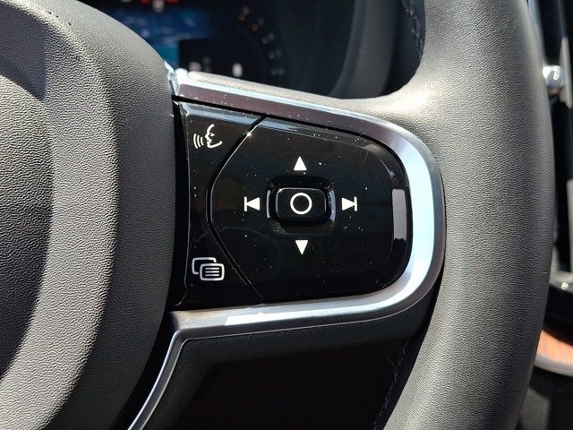 2023 Volvo XC60 PLUS DARK THEME — миниатюра 22