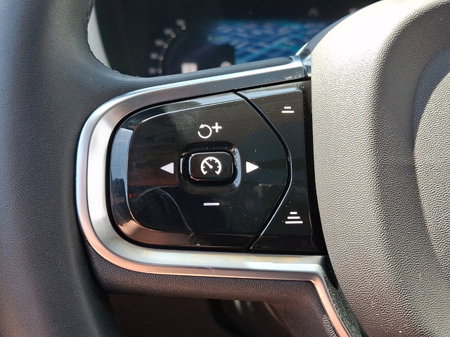 2023 Volvo XC60 PLUS DARK THEME — миниатюра 21