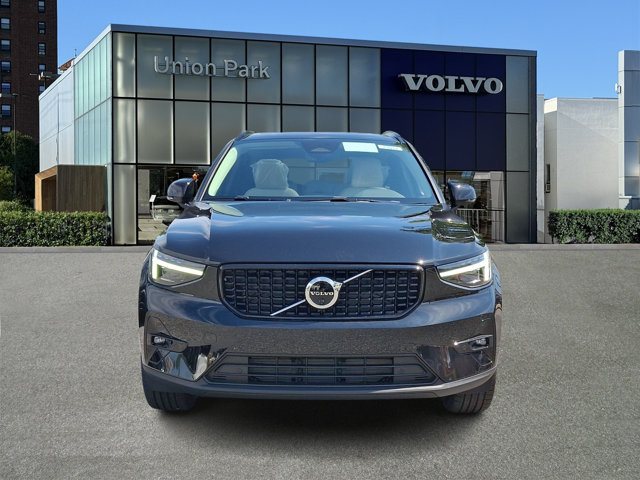 2026 Volvo XC40 PLUS 照片 2