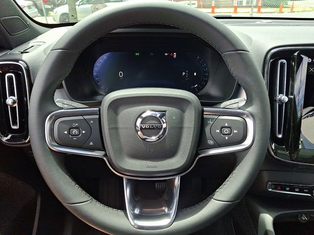 صورة 17 لـ 2026 Volvo XC40 ULTRA BLACK EDITION