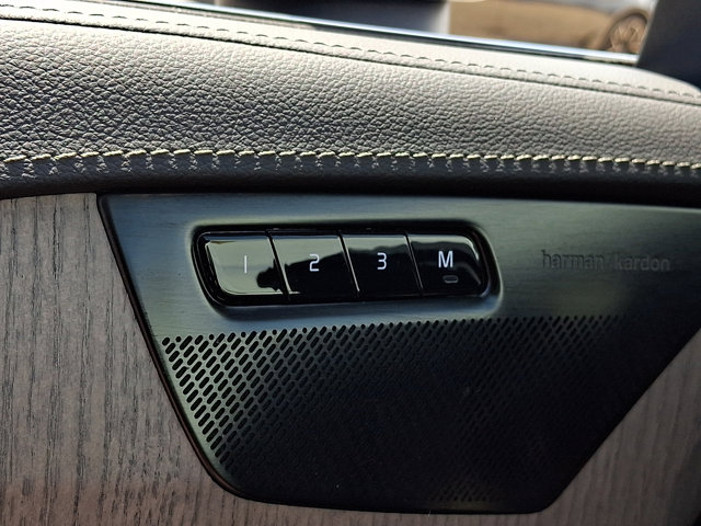 2024 Volvo XC90 RECHARGE PLUG-IN HYBRID ULTIMATE BRIGHT THEME — миниатюра 24