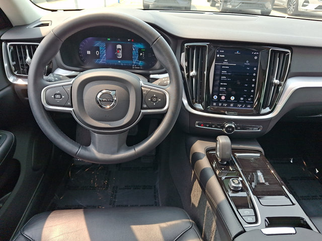 صورة 10 لـ 2023 Volvo S60 RECHARGE PLUG-IN HYBRID CORE DARK THEME