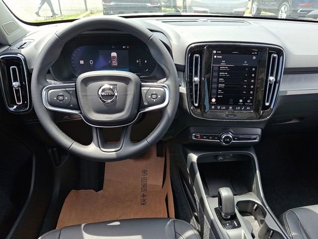 2026 Volvo XC40 CORE — фото 10
