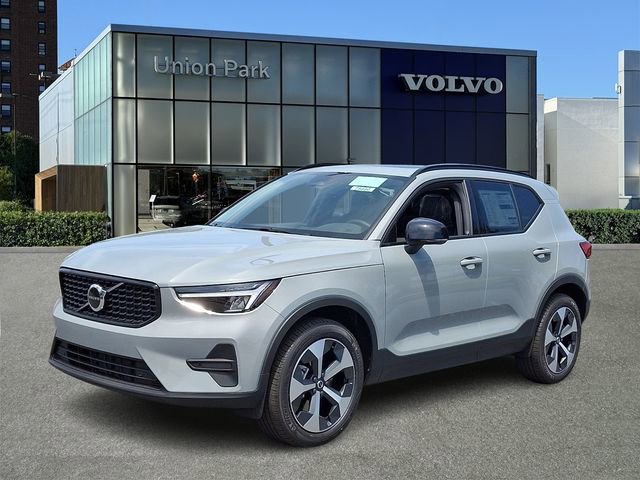 New 2026 Volvo XC40 Core