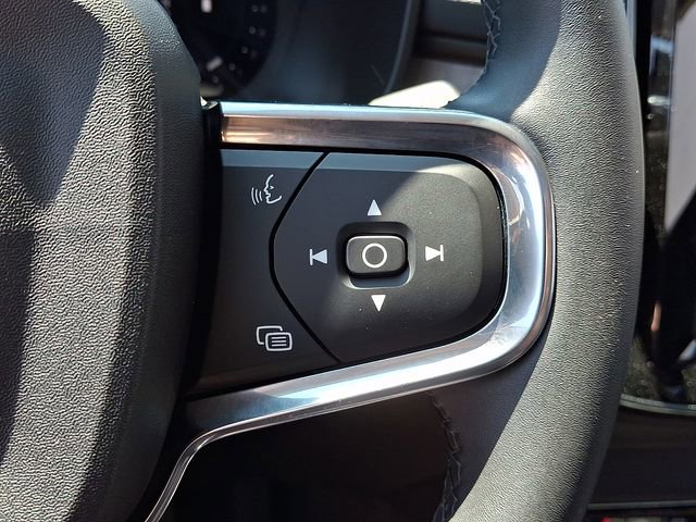 2026 Volvo XC40 CORE thumbnail 22