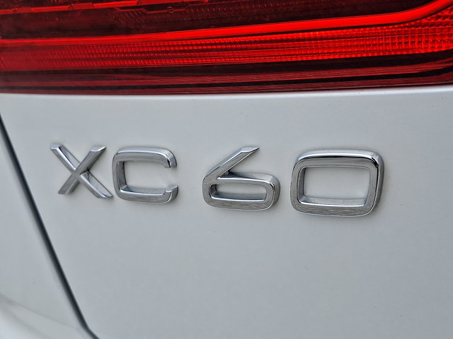 2023 Volvo XC60 ULTIMATE BRIGHT THEME — миниатюра 31
