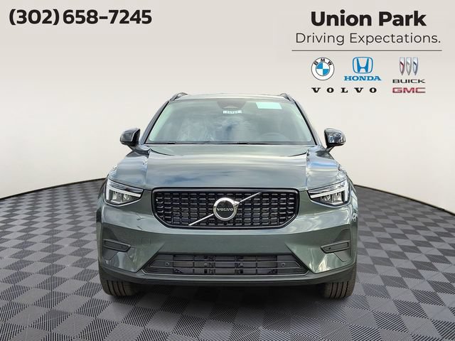 2026 Volvo XC40 CORE photo 2