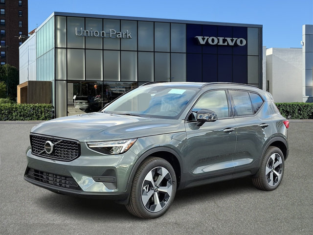 New 2026 Volvo XC40 Core