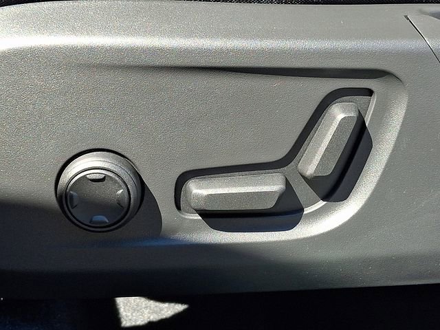صورة 20 لـ 2026 Volvo XC40 ULTRA BLACK EDITION