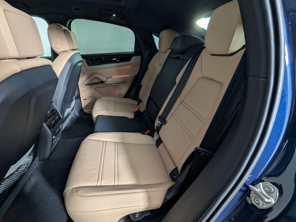 2026 Porsche CAYENNE thumbnail 24