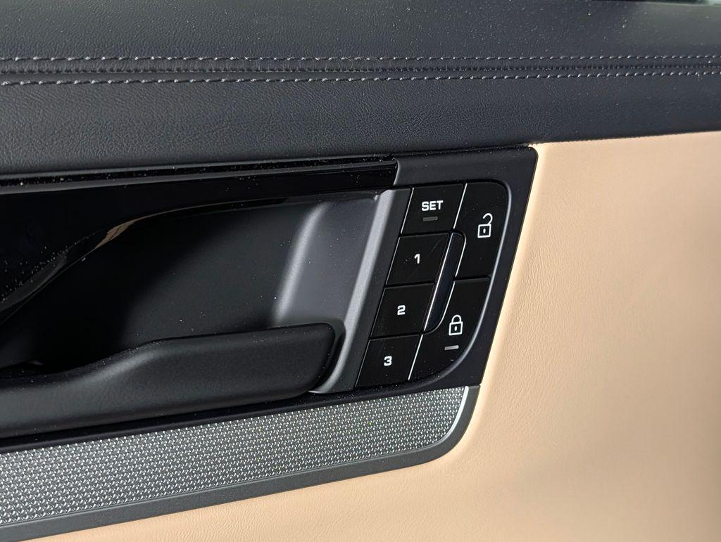 2026 Porsche CAYENNE thumbnail 26