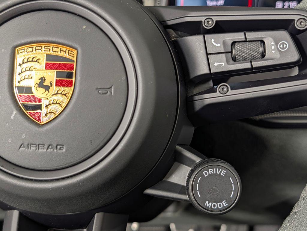 2022 Porsche 911 CARRERA 4 GTS — фото 39