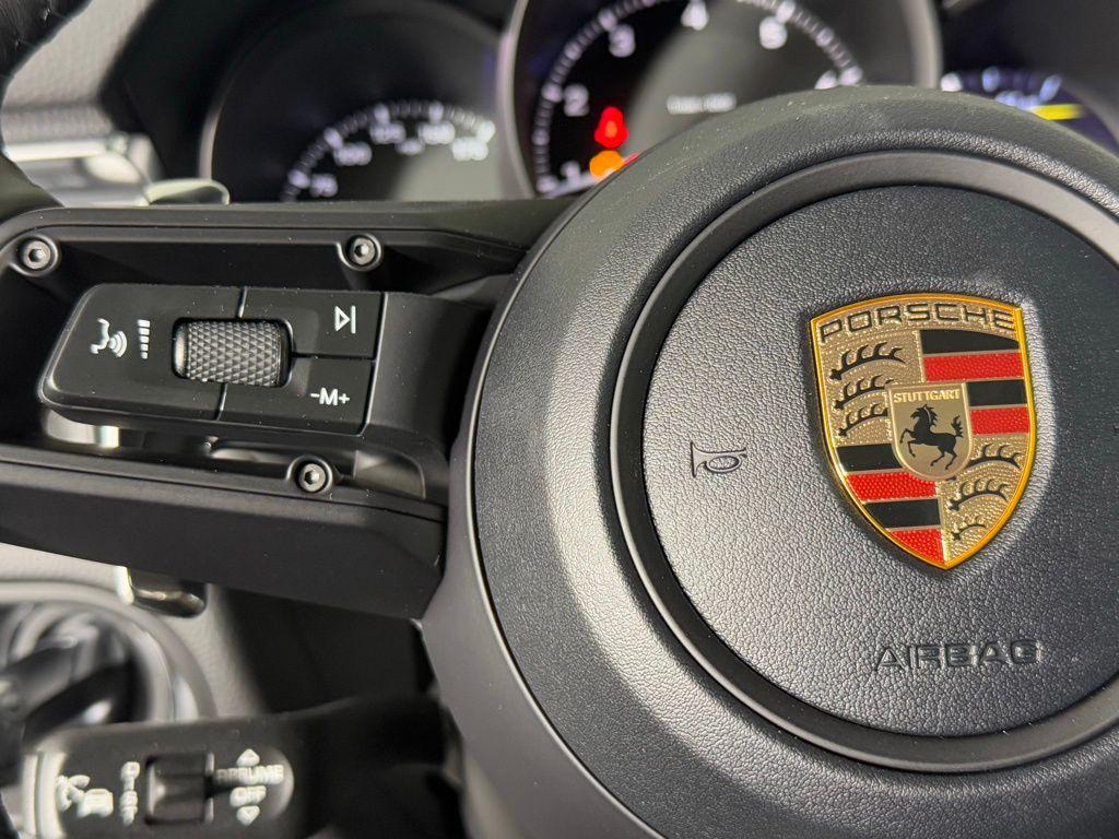 2026 Porsche MACAN T — миниатюра 36
