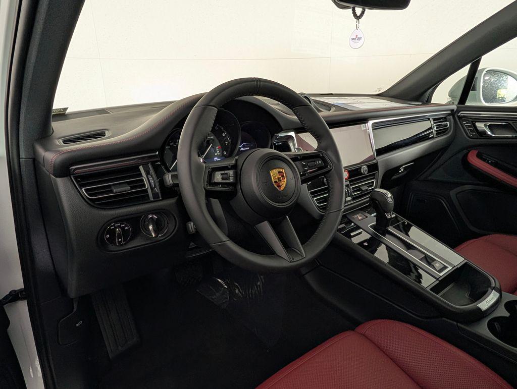 2026 Porsche MACAN photo 4