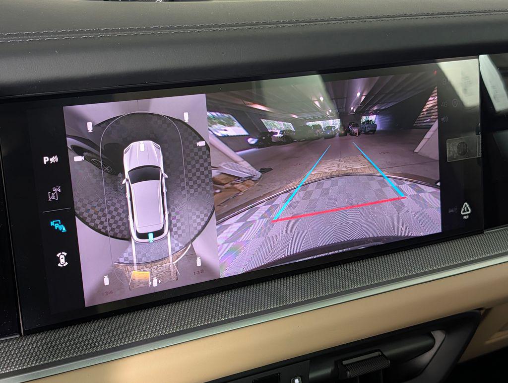 2026 Porsche CAYENNE thumbnail 32