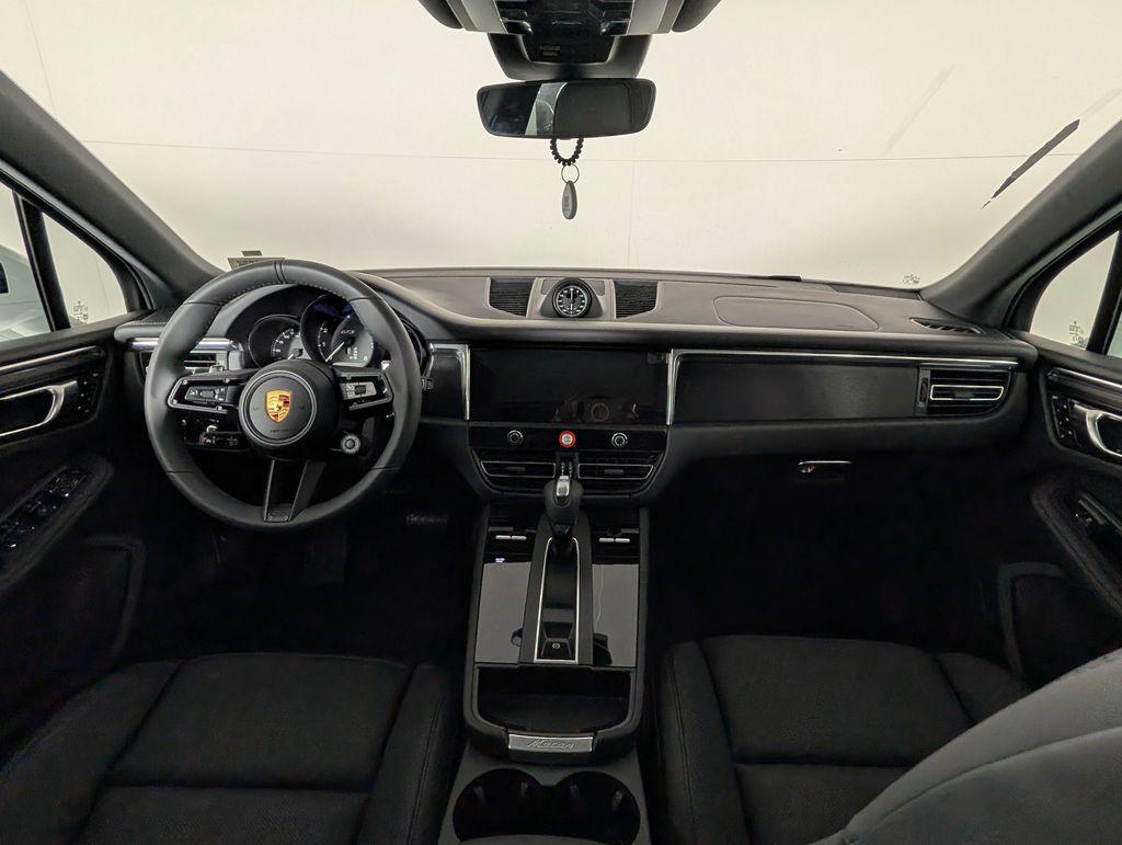 2026 Porsche MACAN MACAN GTS — миниатюра 20
