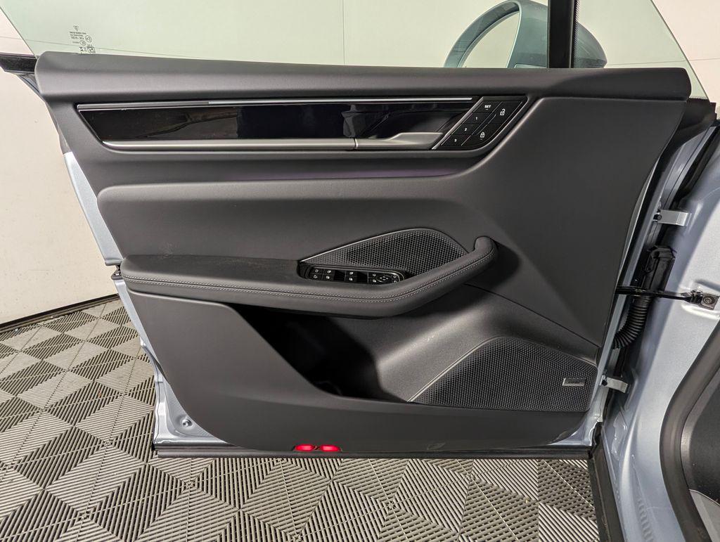 2026 Porsche MACAN MACAN ELECTRIC 4 — миниатюра 25