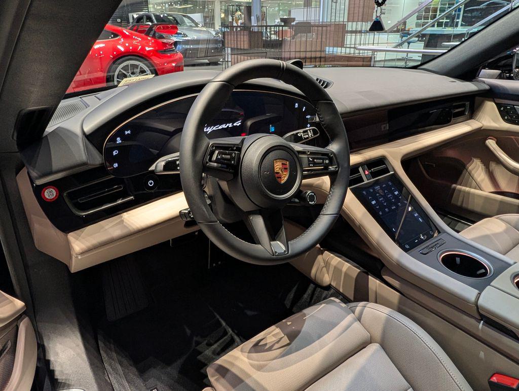 صورة مصغرة 4 لـ 2026 Porsche TAYCAN 4