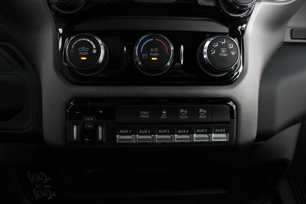 صورة 6 لـ 2026 RAM 2500 BIG HORN CREW CAB 4X4 6'4' BOX