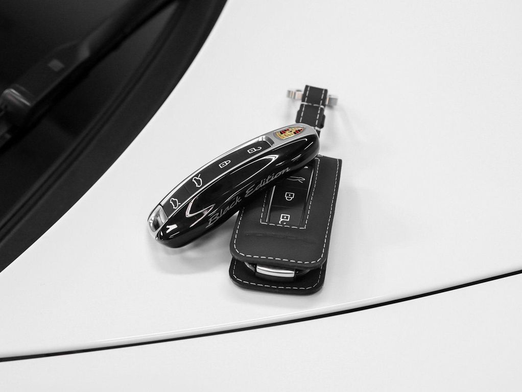 صورة مصغرة 22 لـ 2026 Porsche TAYCAN 4 BLACK EDITION