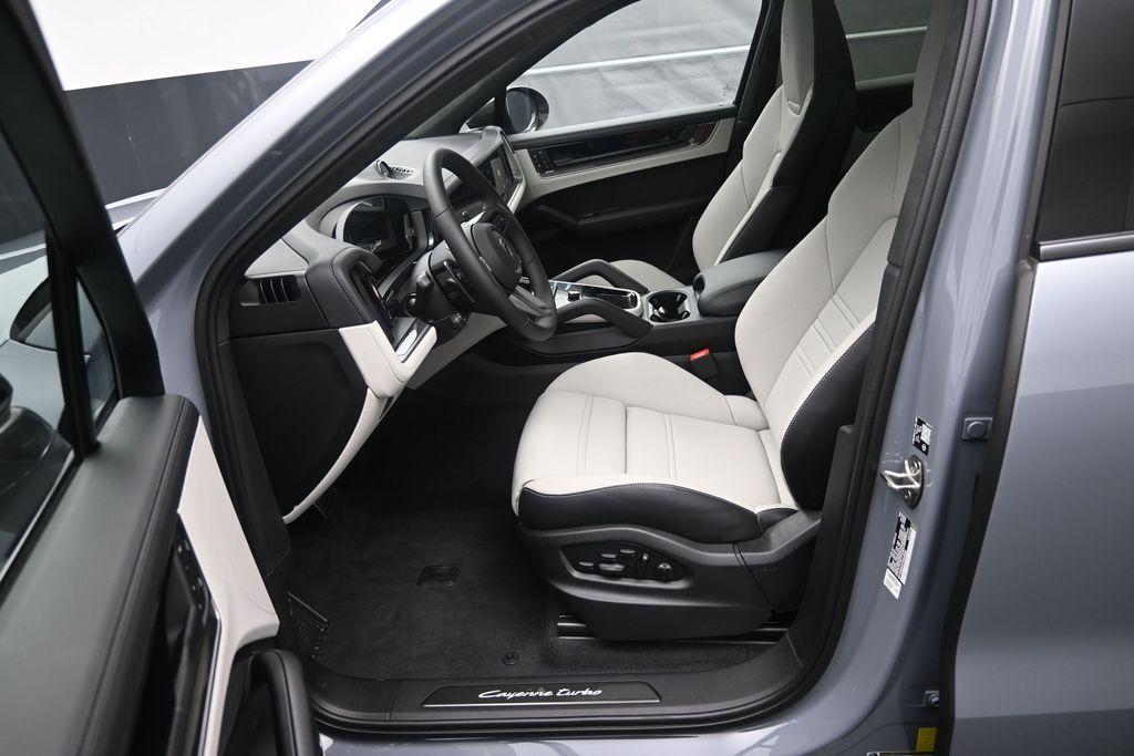 صورة 8 لـ 2026 Porsche CAYENNE TURBO
