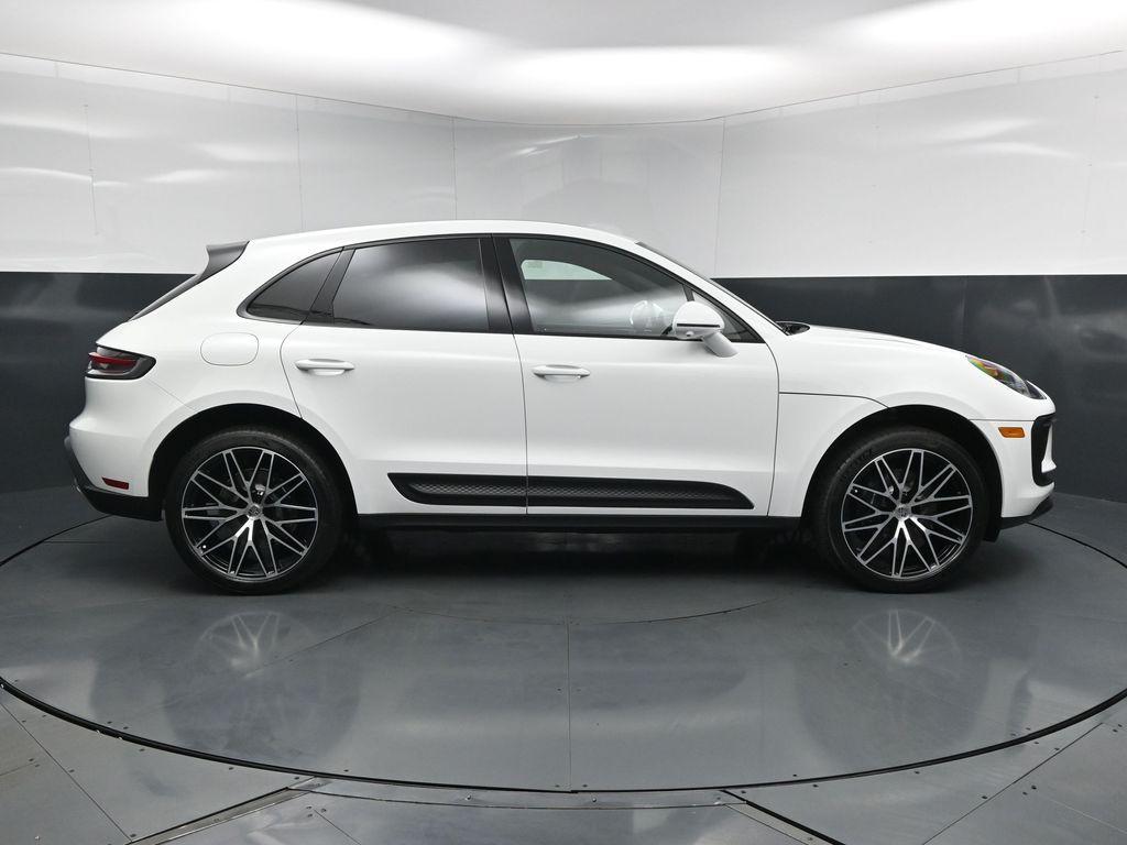 2026 Porsche MACAN BASE — миниатюра 11