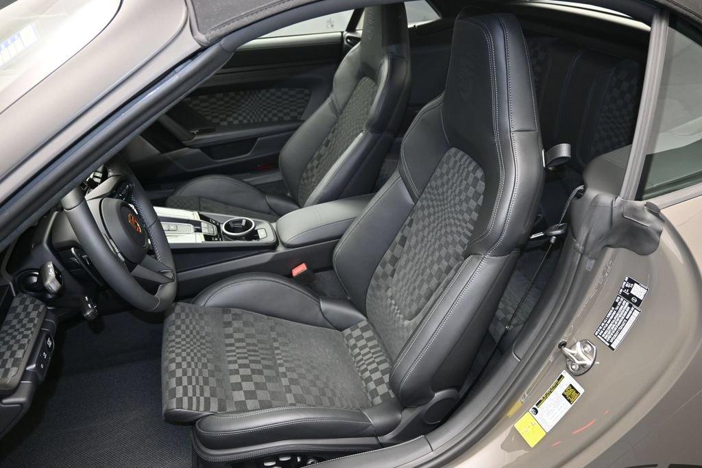 2026 Porsche 911 CARRERA GTS — фото 6