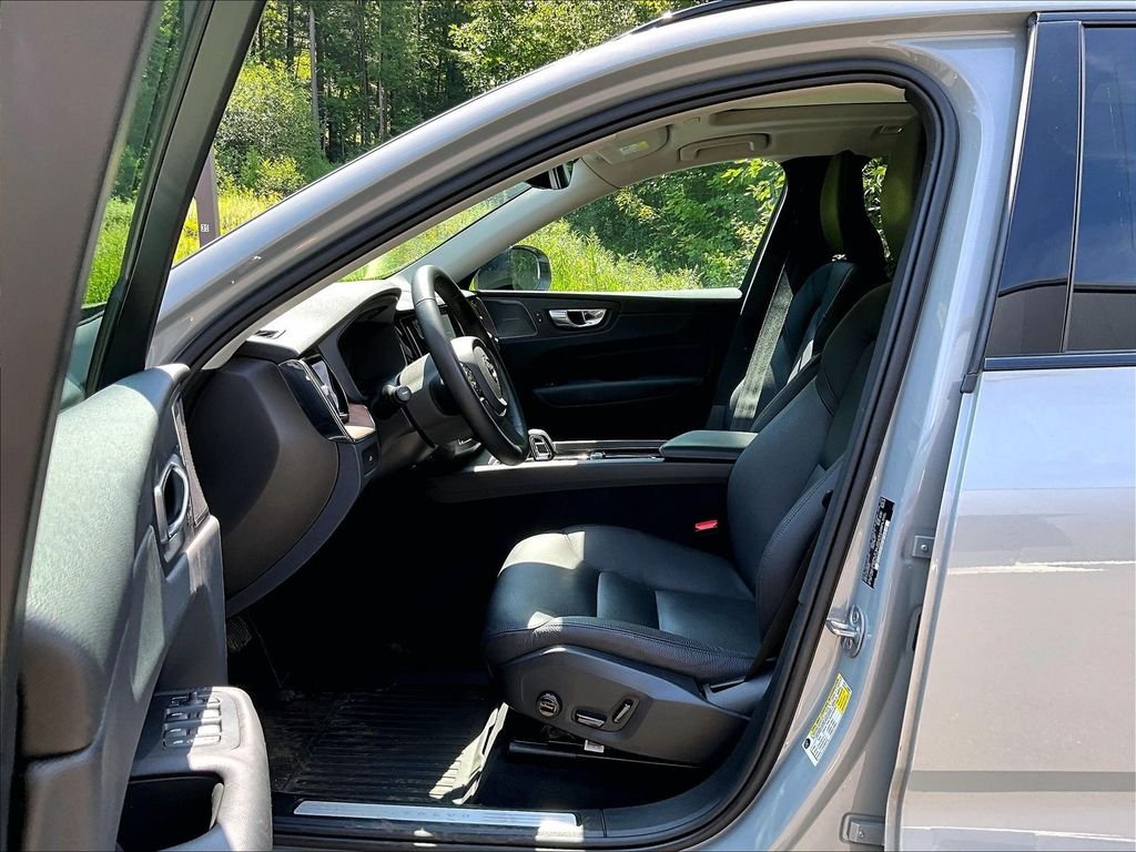 2024 Volvo XC60 B5 PLUS DARK THEME 照片 7