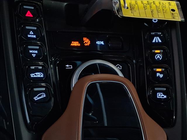 2022 Aston Martin DBX — миниатюра 24