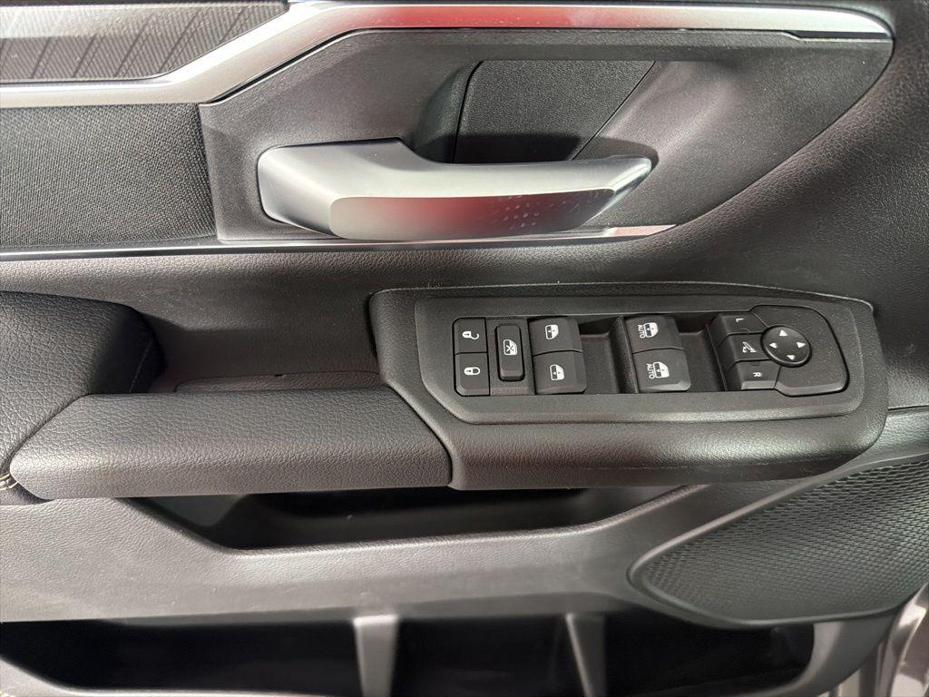 2026 RAM 1500 BIG HORN/LONE STAR thumbnail 22
