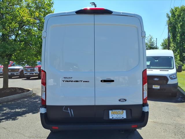 صورة 5 لـ 2026 FORD TRANSIT-250 148 WB MEDIUM ROOF CARGO