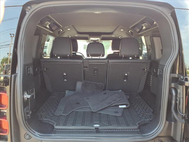 صورة 26 لـ 2024 LAND Rover DEFENDER P300