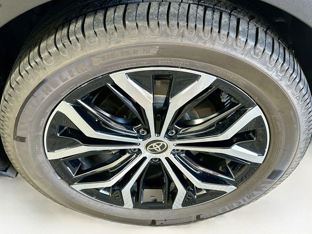 صورة 9 لـ 2023 Toyota CROWN LIMITED