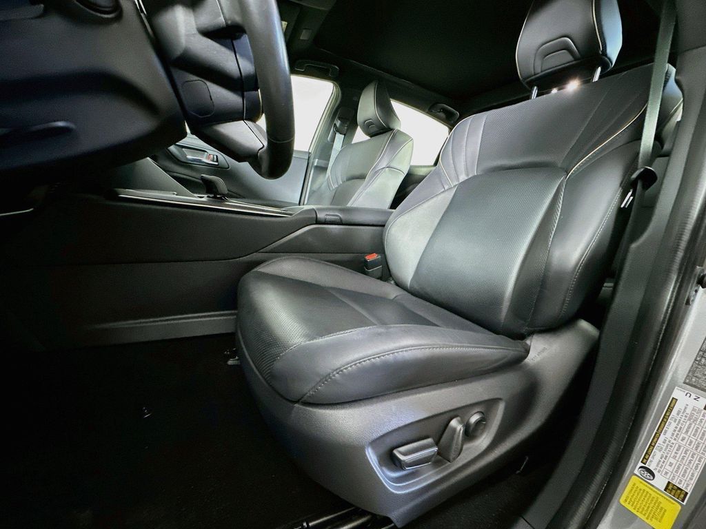 2023 Toyota CROWN LIMITED — миниатюра 11