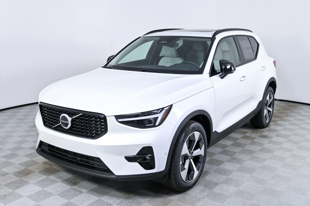 New 2026 Volvo XC40 Plus, B5 AWD Gas (mild hybrid), Dark